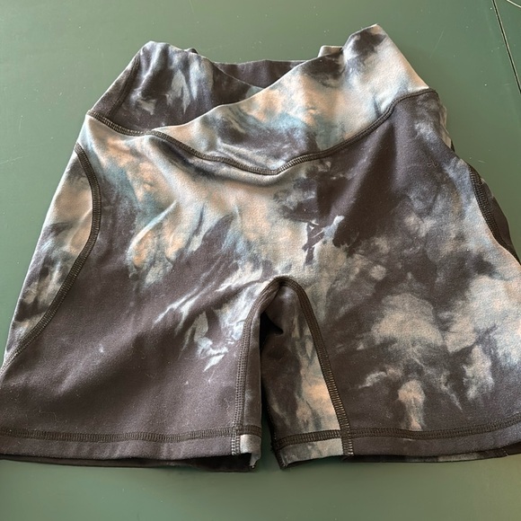 Alphalete shorts - Picture 2 of 3